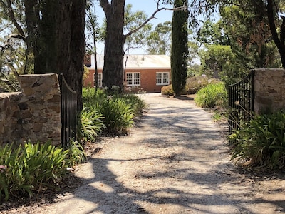 Hillyfields Farmhouse - Adelaide Hills