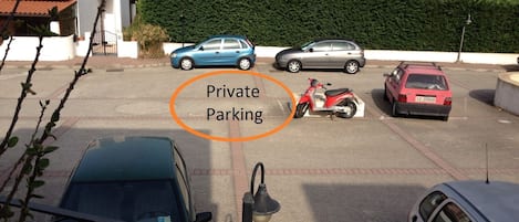 Parcheggio riservato per la vostra auto/scooter