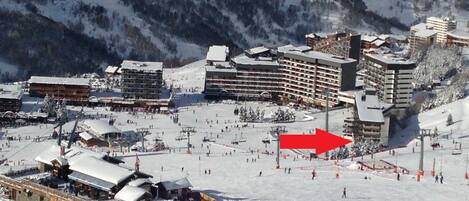 Au coeur de la station. 50 m des remontées mécaniques et de l'école de ski. 