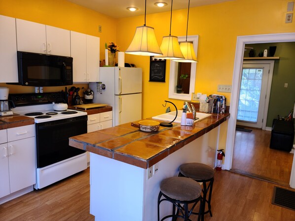 Full Eat-In Kitchen with Tile Countertops