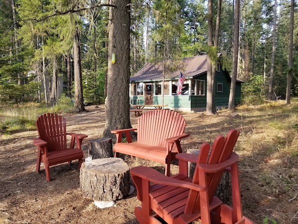 Rustic Priest Lake Waterfront Cabin 