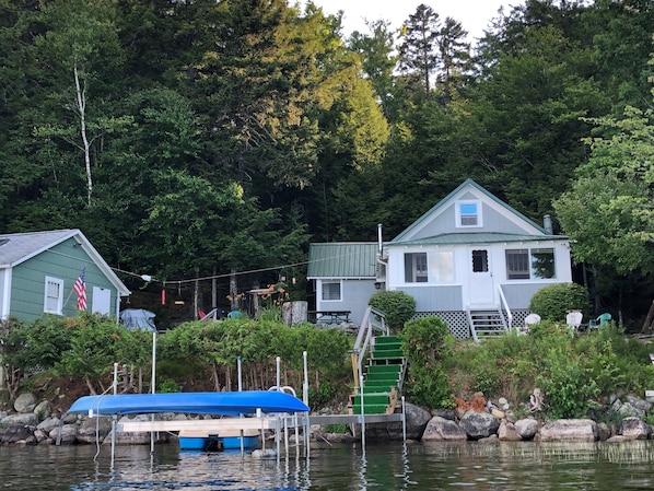 Welcome to the Dodge Lodge on beautiful Molasses Pond