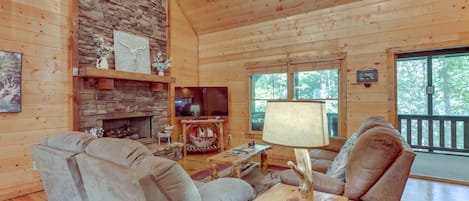 Ellijay Vacation Rental | 3BR | 3BA | 2,732 Sq Ft | Stairs Required