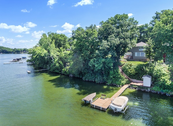 Lakefront home on Madison Chain of Lakes!
