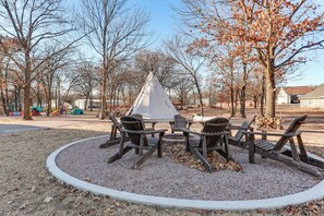Private Backyard Area | Outdoor Fire Pit | Kid's Playsets