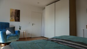 Das Masterbedroom - mit einem 1,60 m breiten gemütlichen Bett