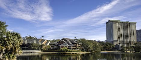 Laurel Court has a GORGEOUS lakefront setting in Kingston Plantation.