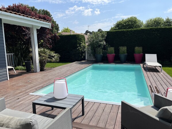 Piscine et terrasse au Sud