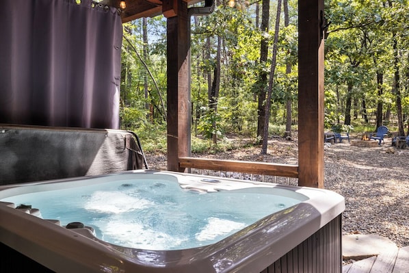 Outdoor spa tub