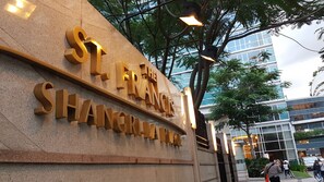 Stay Amare St.Francis Shangri-la Ortigas