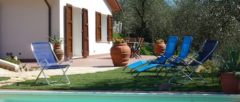 CASA ELENA - Casa indipendente con giardino privato recintato e piscina privata.