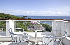 the kitchen balcony for a sunny breakfast.