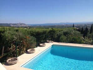 Vue imprenable sur la mer et la plaine, à l'abri de tous les regards 