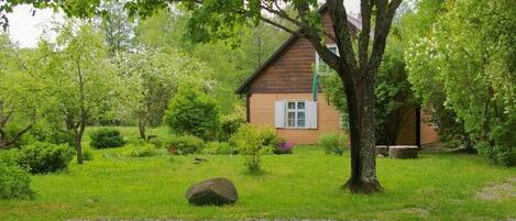 Guesthouse "Mežmaļi" is surrounded by beautiful nature and a private garden. It 