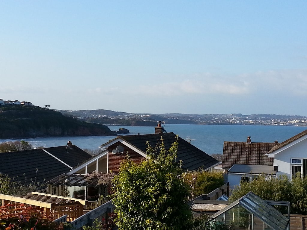 Holiday House With Sea Views