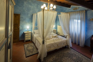 Canopy Double Room in Apartment Il Castello