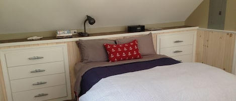 Queen bed and built in dressers