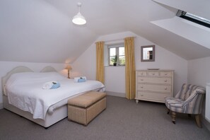 First floor:  Double bedroom with 5' king size bed and en-suite shower room