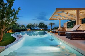 Utter seafront Villa Elvina - Tranquility in absolute blue
