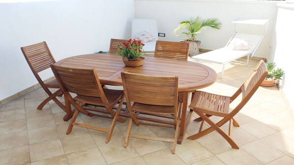 Outdoor dining