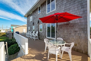 Back deck facing the sound and private pool