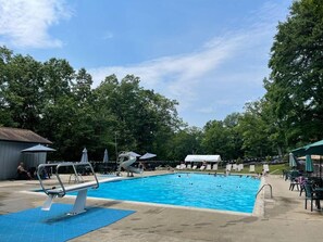 Community pool 5 minutes from the house - with a water slide and diving board!