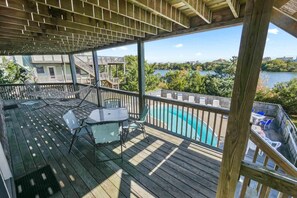Surf-or-Sound-Realty-393-Sandfiddler-deck