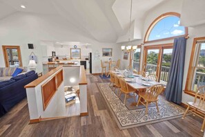 Surf-or-Sound-Realty-393-Sandfiddler-dining area