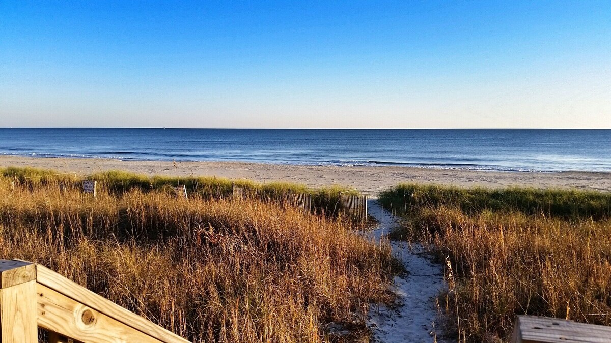 ‘Happy East” Oceanfront Duplex, 3 Bedrooms / 2 Bathrooms