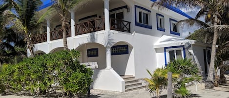 Casa De Coco - Freshly Painted 