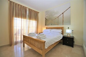 Modern en-suite master bedroom with balcony access