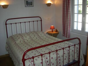 Holiday rental ROUSSILLON cottage for rent 2 bedrooms
