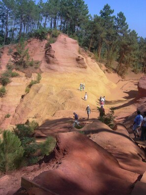 Holiday rental ROUSSILLON cottage for rent outside