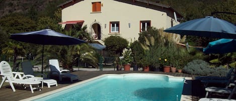 La Riviere Lune and swimming pool
