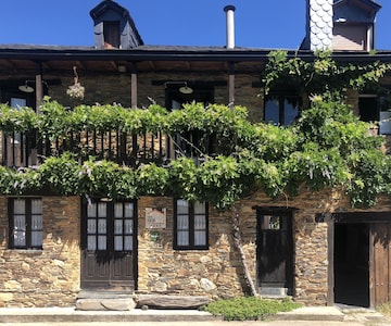 Casa rural El Barreiro, ****( 4 estrellas) 6 plazas. Alquiler íntegro. El Bierzo