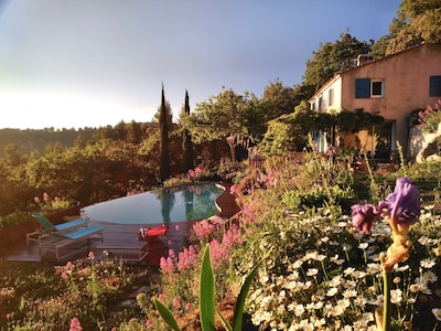 MAS PROVENZAL CON PISCINA, NATURALEZA COMPLETA CERCA DE BANDOL LE CASTELLET SANARY