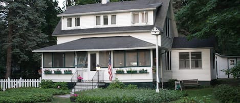 Charming cottage on a wooded lot