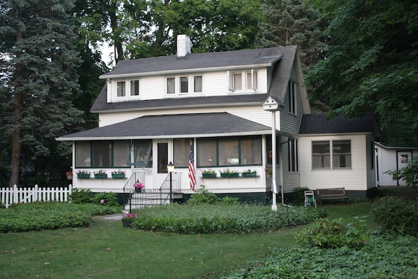 Charming cottage on a wooded lot