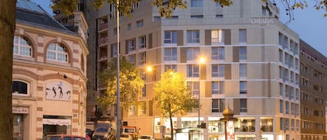 Façade de lâhĂ©bergement - soirĂ©e/nuit
