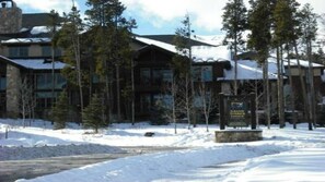 entrance off of Snowflake Drive to resort