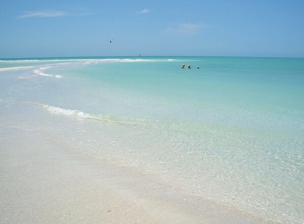 Siesta Key beach 500ft walk to access, Siesta Key Village Studio!