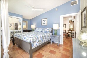 King Master with Private Patio, Siesta Key Village 3BR