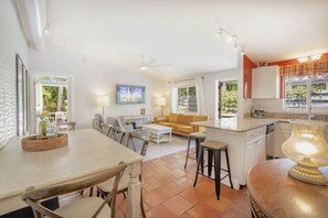 Shaded Living Area, Siesta Key Village 3BR