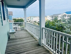 Upper Level Streetside Deck