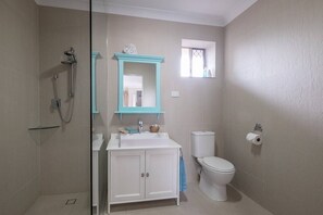 Large Modern Bathroom