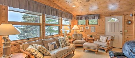 Book this Indian River vacation rental cottage for your Michigan retreat.