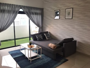 Cozy Condo At The Meridin@Medini