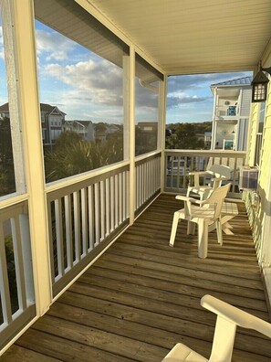 Screened Upper Level Front Porch