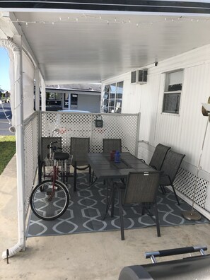 Outdoor dining