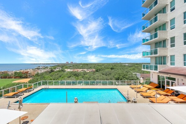 SPEND THE DAY RELAXING IN OUR ROOFTOP POOL W/ AMAZING BAY VIEW